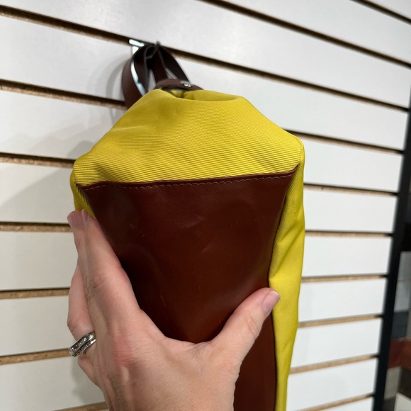 Bright yellow canvas shoulder bag - Picture 5 of 11